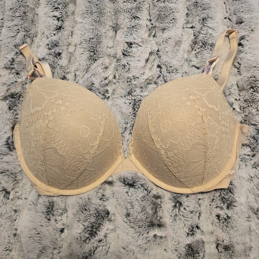 Victoria's Secret Floral Lace Cream Very‎ Sexy Bra - 38 DDD